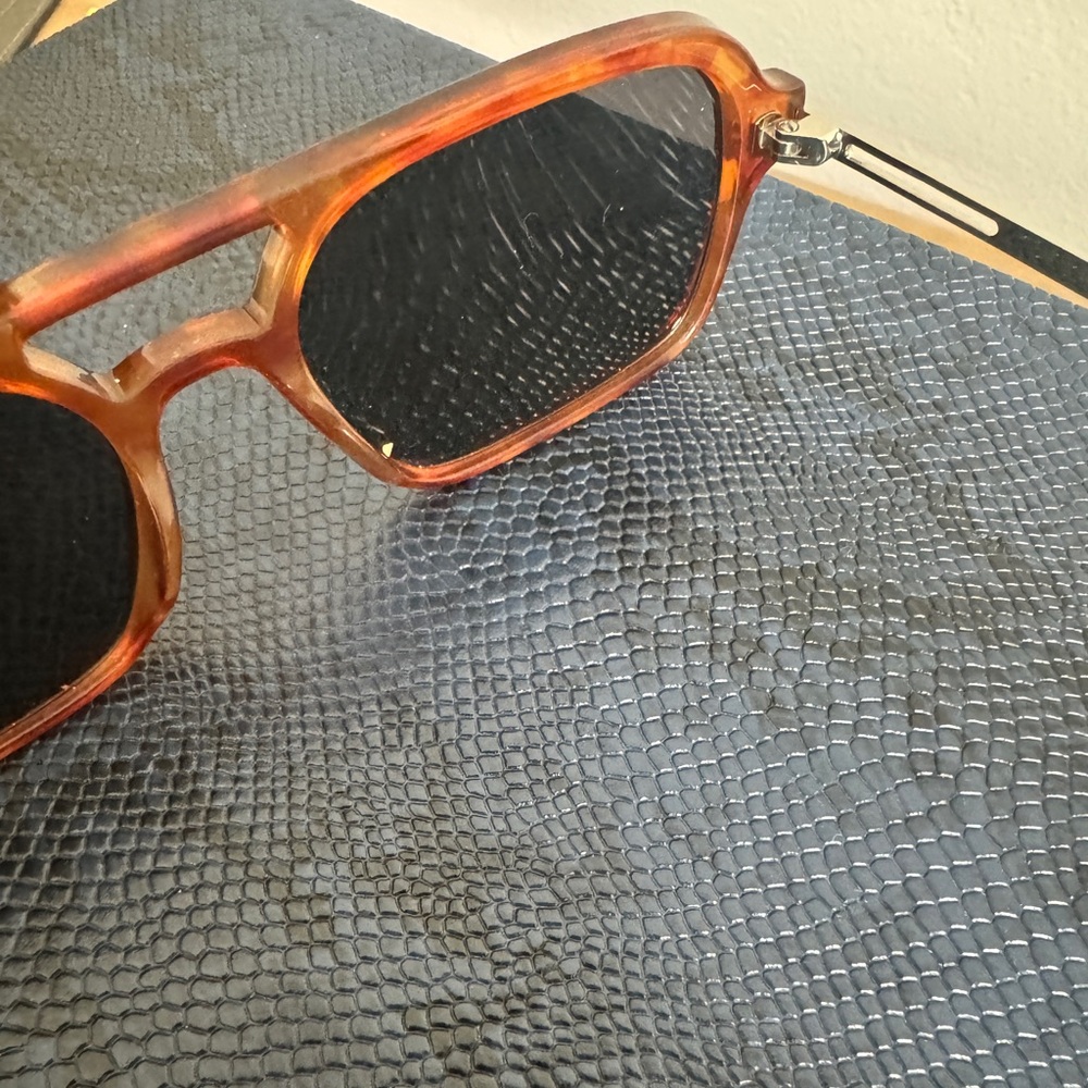 Tortoise shell oval sunglasses - Picture 4 of 10